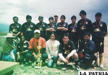 Jugadores del equipo de Qatar campeón del evento