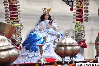 Platería con la imagen de la Virgen de la Candelaria