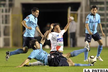 Escalante cae ante la marca de los jugadores de Bolívar