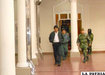 Morales guardó silencio respecto al nombre del aeropuerto de Oruro