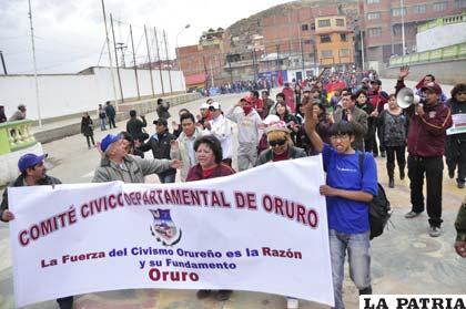 Dirigentes del Comité Cívico de Oruro