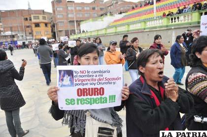 No faltaron los volantes que pidieron respeto para Oruro
