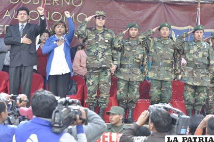 Acto de recibimiento a los tres soldados bolivianos