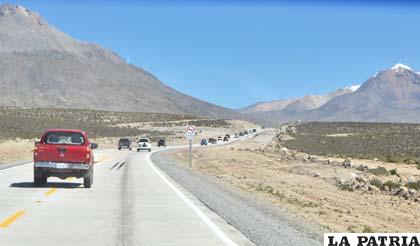Movimiento vehicular en la carretera Oruro-Pisiga