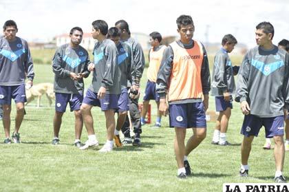 El equipo de San José entrenó ayer en su propia cancha