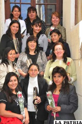 Personal femenino de LA PATRIA