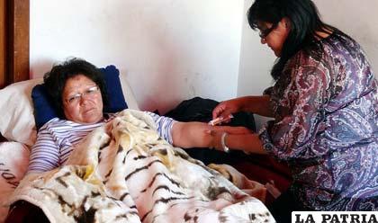 Cruz Roja dio de baja a Saavedra, pero ella no quiere abandonar la extrema medida sin lograr resultados