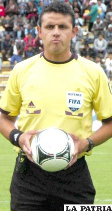 Arbitro orureño Gery Vargas