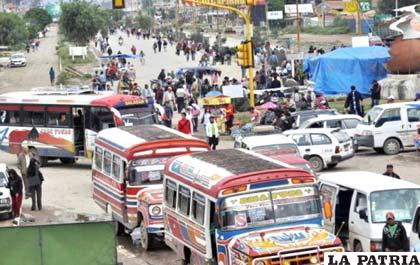 Transportistas de La Paz rechazan a nuevas tarifas de transporte