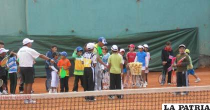 Buena cantidad de participantes en el Día Mundial del Tenis