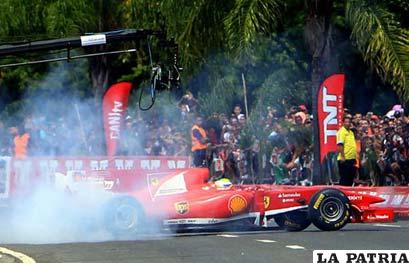 Espectacular demostración de Felipe Massa