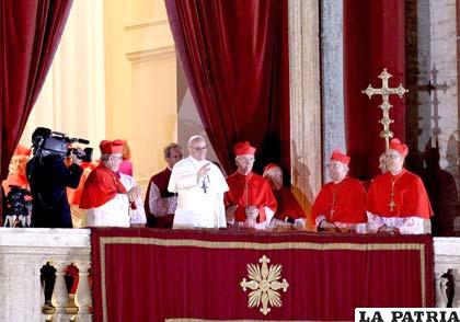 El Papa Francisco, dijo que “parece que los cardenales han ido a buscar al nuevo pontífice al fin del mundo”