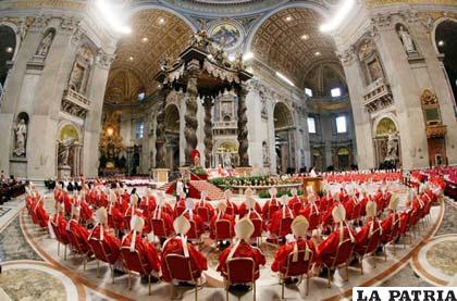 Los 115 cardenales electores ingresaron a la capilla Sixtina antes de dar inicio al cónclave que elegiría al 266 Papa de la historia de la Iglesia Católica