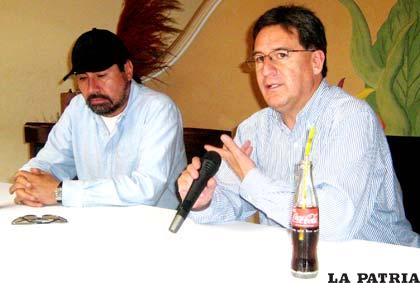 Ramiro Tarifa (i) y Boris Navarro (d) en conferencia de prensa