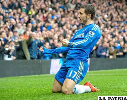 El festejo de Eden Hazard que anotó el segundo para Chelsea