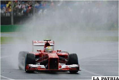 El coche de Kimi Raikkonen en plena competencia