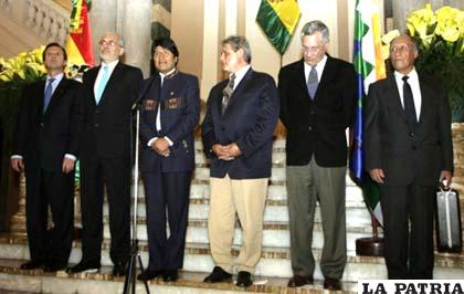 Jorge Quiroga, Carlos Mesa, Evo Morales, Jaime Paz Zamora, Eduardo Rodríguez y Guido Vildoso