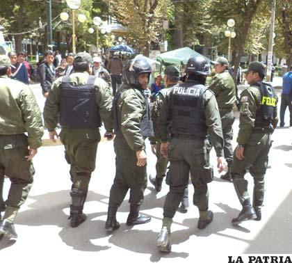 Policías del departamento se movilizan para evitar enfrentamientos