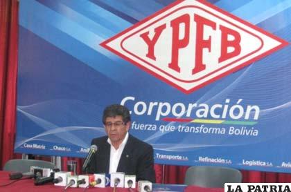 Carlos Villegas en conferencia de prensa
