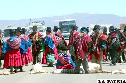 Campesinos bloquean las rutas debido a que el Gobierno no atendió a sus demandas