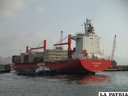 La llegada de un barco al puerto de Antofagasta