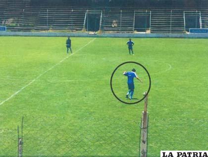 Durante el entrenamiento en el estadio de Tembladerani