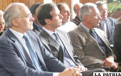 Expresidentes piden los “mejores” juristas para defender el tema marítimo