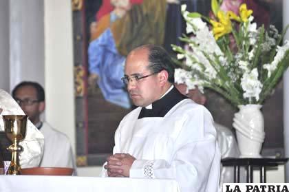 Padre Ludgardo Ortiz párroco de La Catedral invita a la población a confesarse