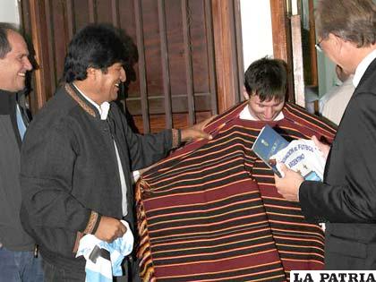 Evo Morales junto a Lionel Messi