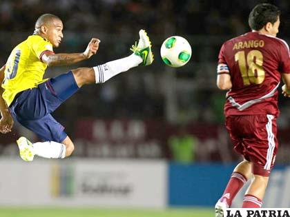 Una acción del partido que jugaron Venezuela y Colombia