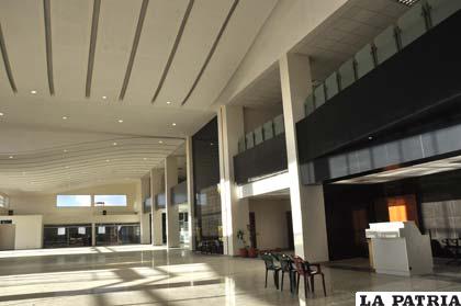 Interiores del Aeropuerto Internacional “Juan Mendoza”