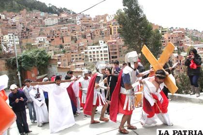 La escenificación del Vía Crucis en La Paz