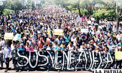 Continúan las movilizaciones en Venezuela