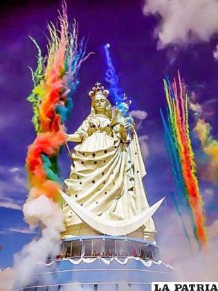 Oruro además del Santuario tiene el monumento a la Virgen del Socavón