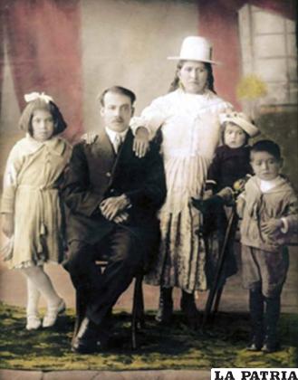 La familia Claure Calvi en Uncía 1927 - Ramón Claure de tres años