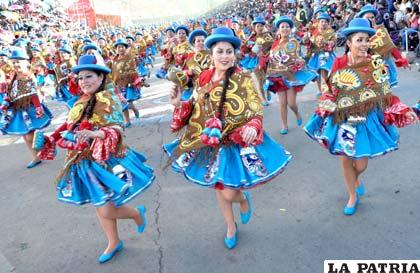 Las cholitas bonitas de la Central Oruro