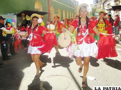 Las comadres llegaron de Tarija para el Carnaval de Oruro
