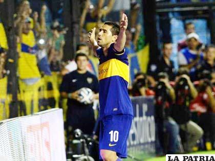 Riquelme anotó el segundo de Boca de tiro penal
