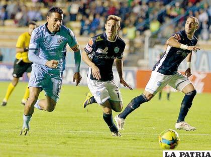 Ferreira hizo dos goles para la victoria de Bolívar