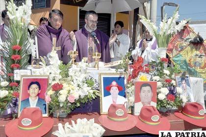 Celebración eucarística en honor a fallecidos el Sábado de Peregrinación