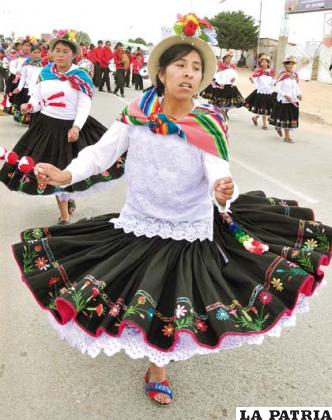 Llanquera representada por su elemento femenino