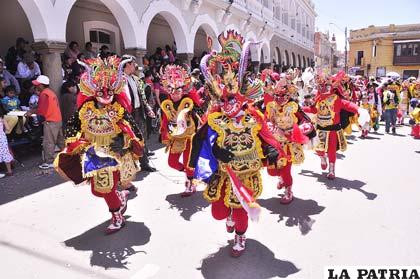 Los diablitos de la Ferroviaria durante el Corso Infantil