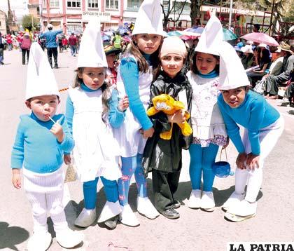 Los pitufos de la familia Mendoza Mora