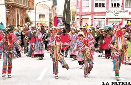 Los wititis bailaron al son de las zampoñas