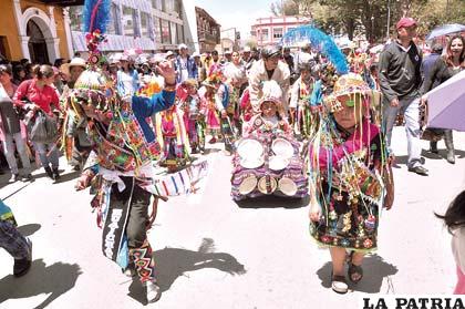 La danza de los tinkus con los Huajchas
