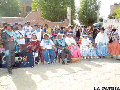 El palco de las autoridades de cultura de la Gobernación y de la Asociación de Comparsas