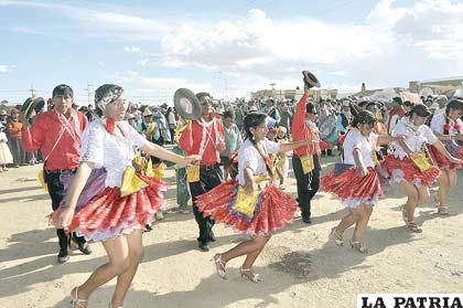Integrantes de la comparsa Corazón de Jesús