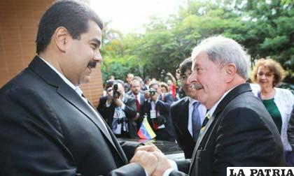 Presidente de Venezuela, Nicolás Maduro, junto al expresidente brasileño, Luiz Inácio Lula da Silva