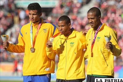 Deportistas brasileños, lucen con orgullo las medallas que lograron