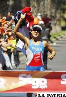 Bárbara Riveros ganó oro en triatlón 